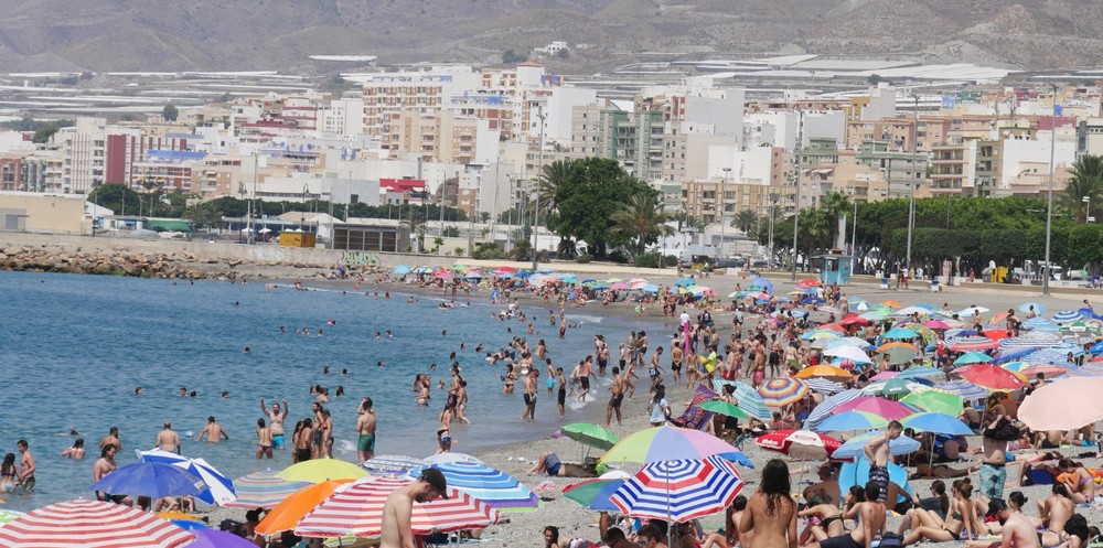 Ayuntamiento de Adra bonifica un 95% del IBI a quienes conviertan su vivienda vacía en alojamiento turístico