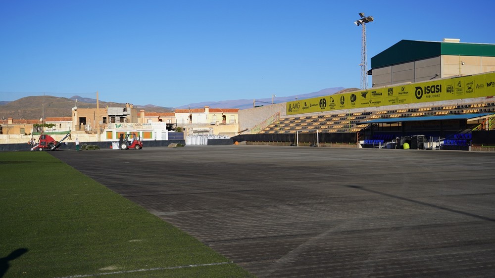 Comienzan las obras para sustituir el césped del Campo de Fútbol Salva Sevilla de Berja