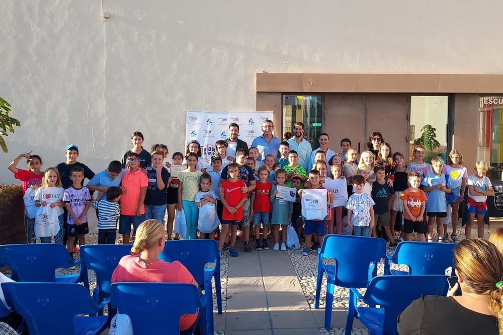 El Taller de Lectura infantil de la Biblioteca Municipal de Adra duplica su participación este verano