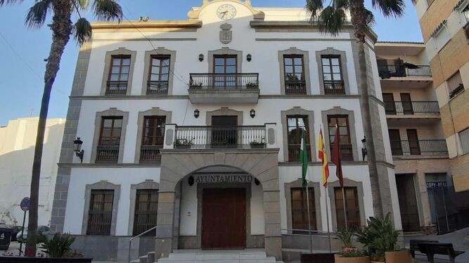 UGT Adra denuncia una situación de caos en materia de recursos humanos ante la pasividad del concejal responsable