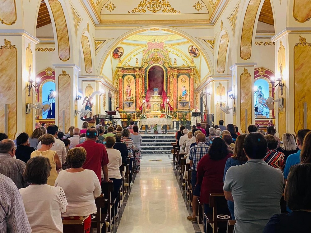 Celín saca en procesión a su patrona, la Virgen del Rosario