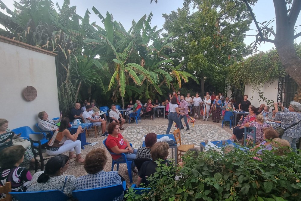 La barriada abderitana de La Alquería celebra su tradicional ‘Desfarfollo de maíz’