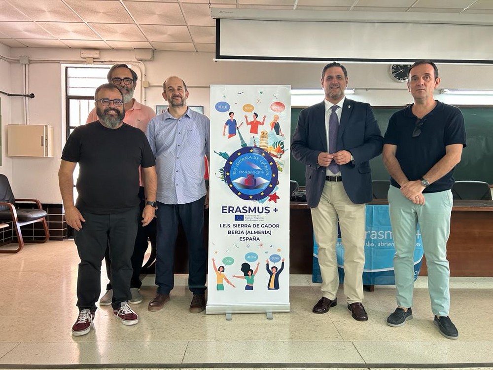 Francisco Alonso inaugura el Erasmus Days en el IES Sierra de Gádor en Berja