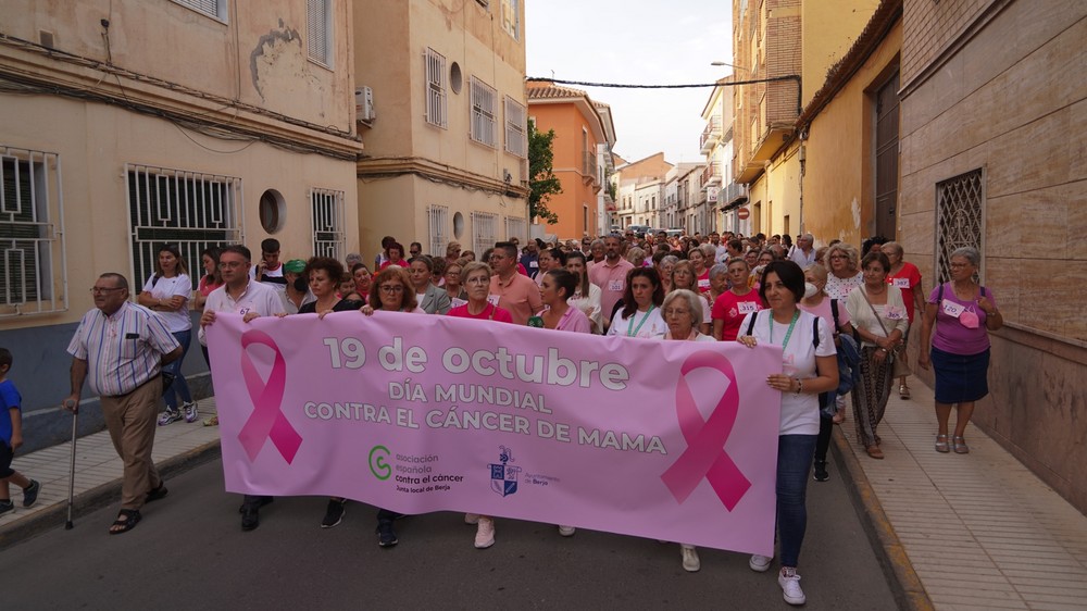 Berja muestra su solidaridad en el Día Mundial contra el Cáncer de Mama