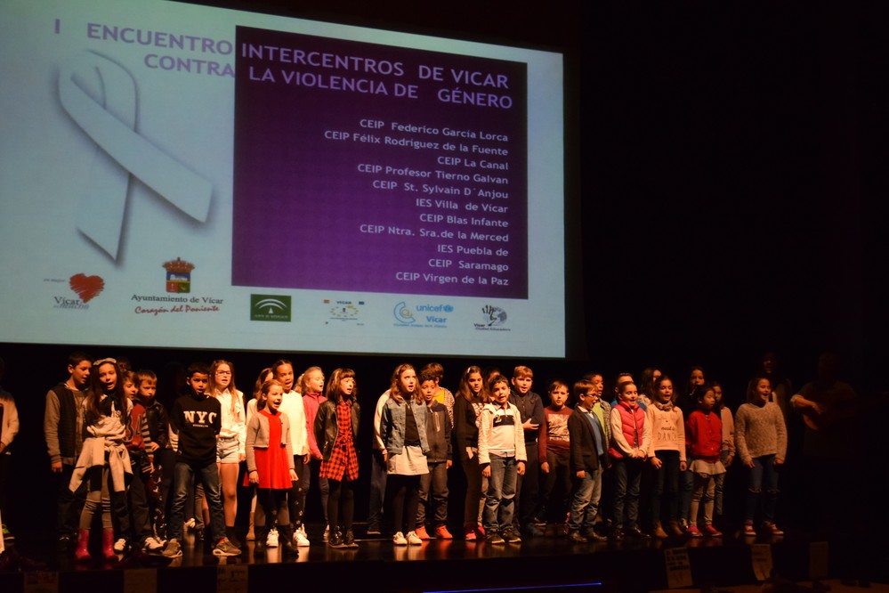 El Ayuntamiento vicario y centros educativos coordinan las actividades conmemorativas del 25-N