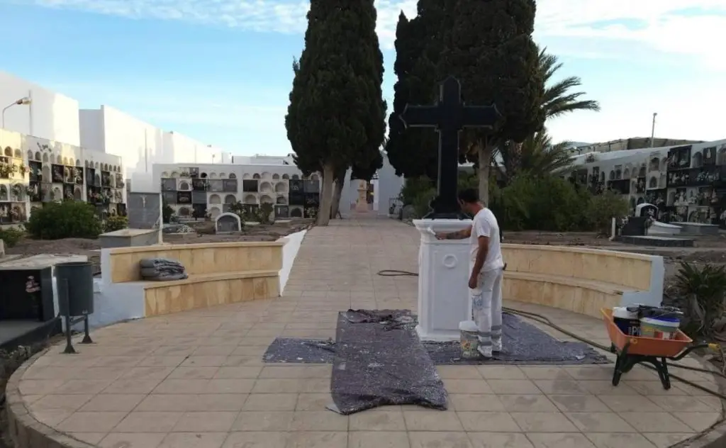 El PSOE reclama al Gobierno Municipal del PP que atienda al barrio del cementerio “más de una vez al año”