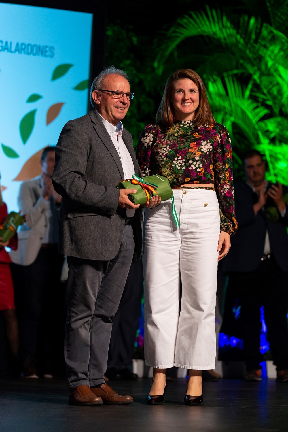Vícar renueva las Tres Flores en los premios 'Andalucía en Flor' de AMJA