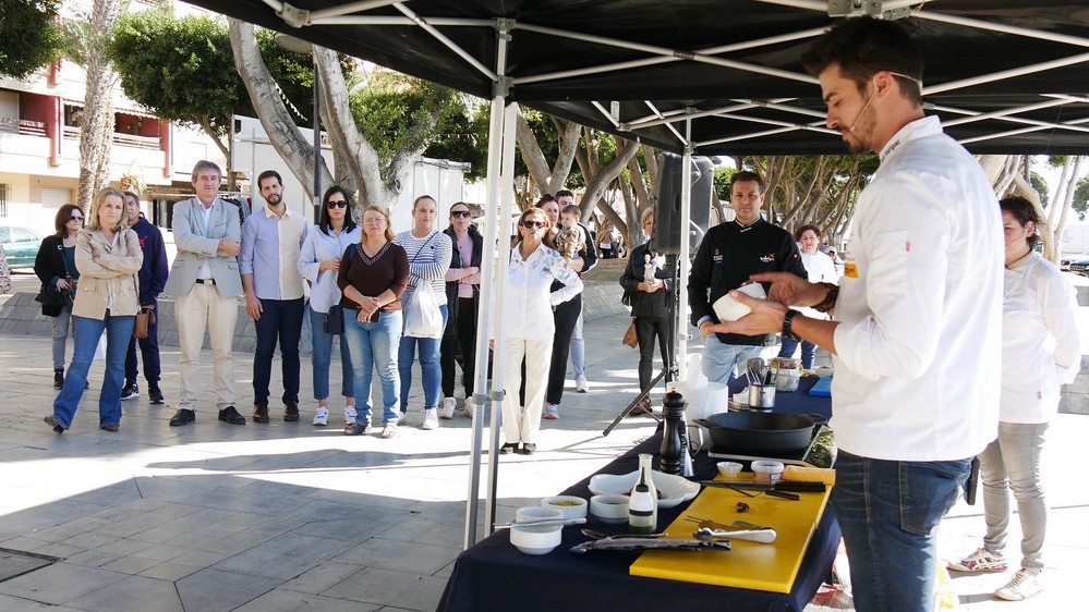El parque del Puerto de Adra acoge un showcooking con pulpo seco de la mano de Sabores Almería