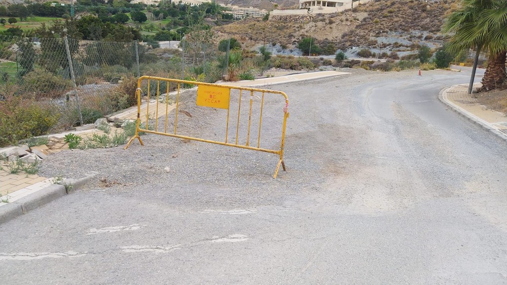 VOX Vícar denuncia el estado “lamentable de abandono” que presentan las calles de La Envía y exige actuaciones urgentes para su reparación
