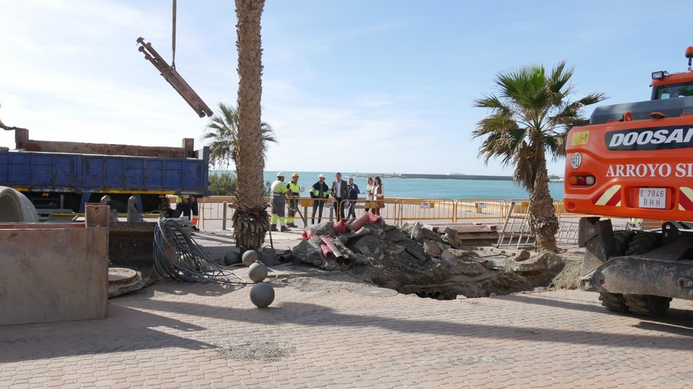 La zona del Géminis de Adra recibe unas obras en materia hídrica que mejorarán la evacuación de aguas residuales