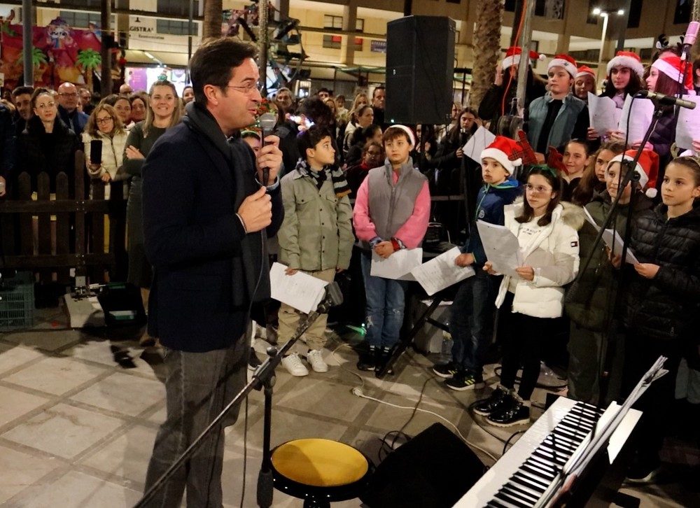 El Ejido da la bienvenida a la Navidad con la apertura de Little Park y el encendido de 850.000 puntos LED