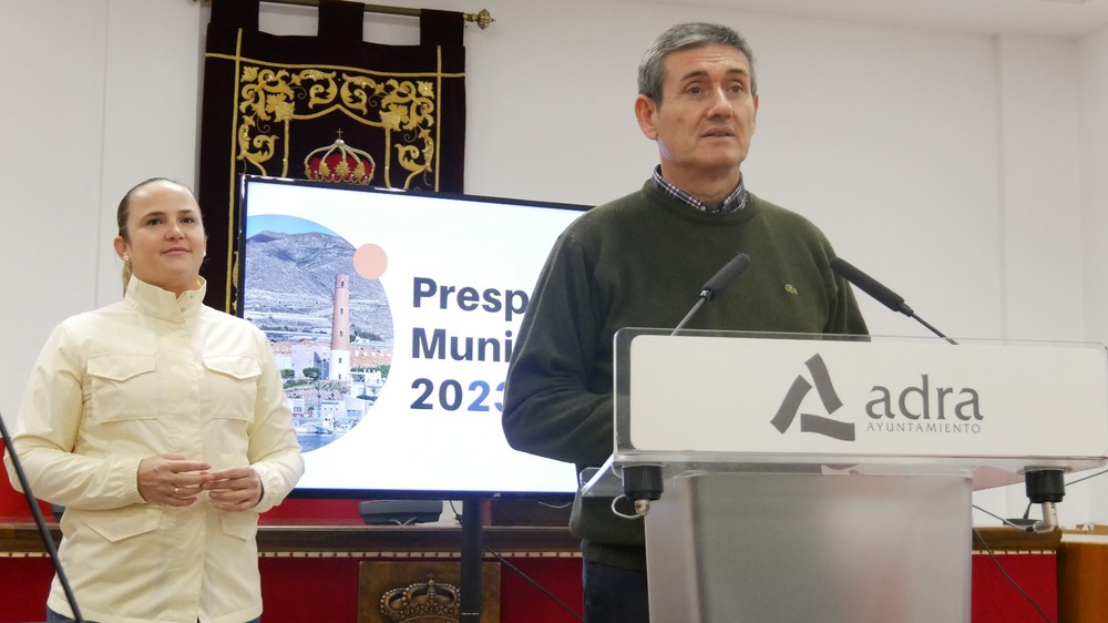 Manuel Cortés presenta el presupuesto de Adra para 2023 con más de 4 millones en inversiones