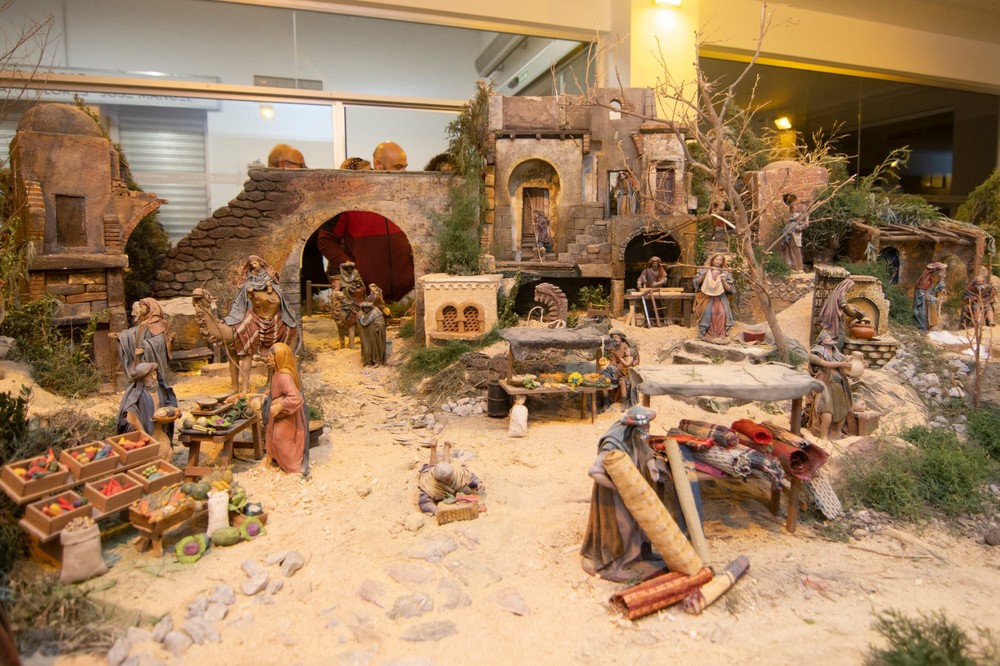 Adra inaugura su Belén Municipal en el Mercado