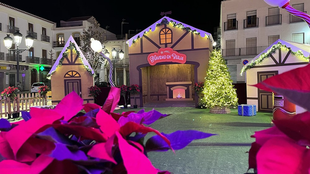 Berja abre la Plaza de la Navidad con Papá Noel