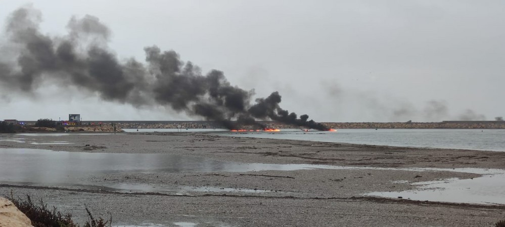 El barco incendiado en Almerimar podría haber estado suministrando combustible a otras embarcaciones 'con fines delictivos'
