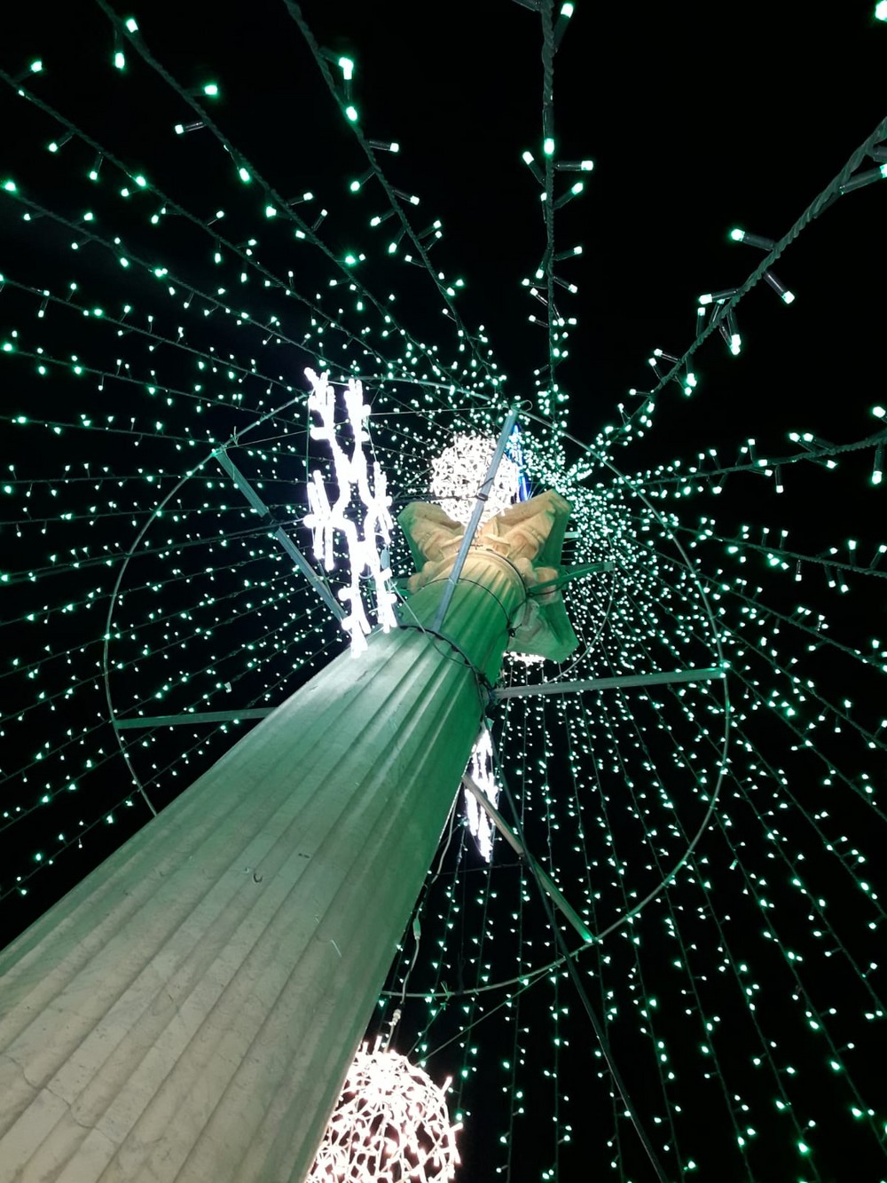 Vícar ilumina su Navidad con más de 300.000 bombillas led