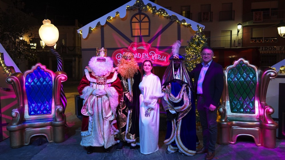 La cabalgata de Sus Majestades los Reyes Magos de Oriente recorrió cada rincón de Berja en una jornada mágica