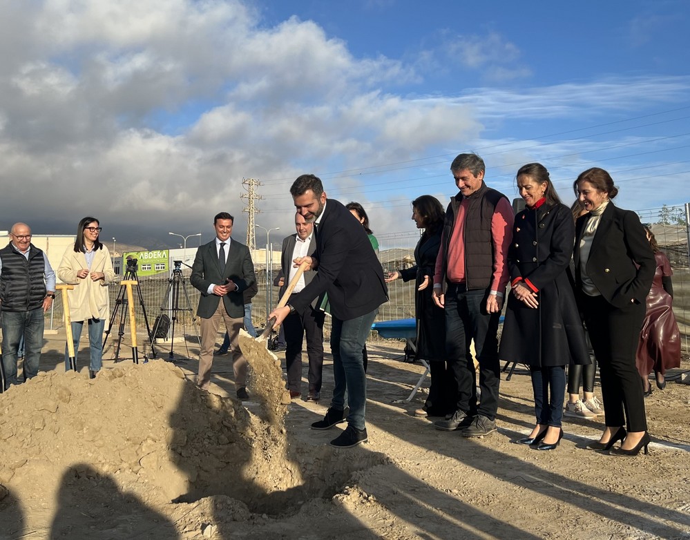 El consejero de Sostenibilidad pone la primera piedra del Punto  Limpio de Adra, que dará servicio a 26.000 vecinos