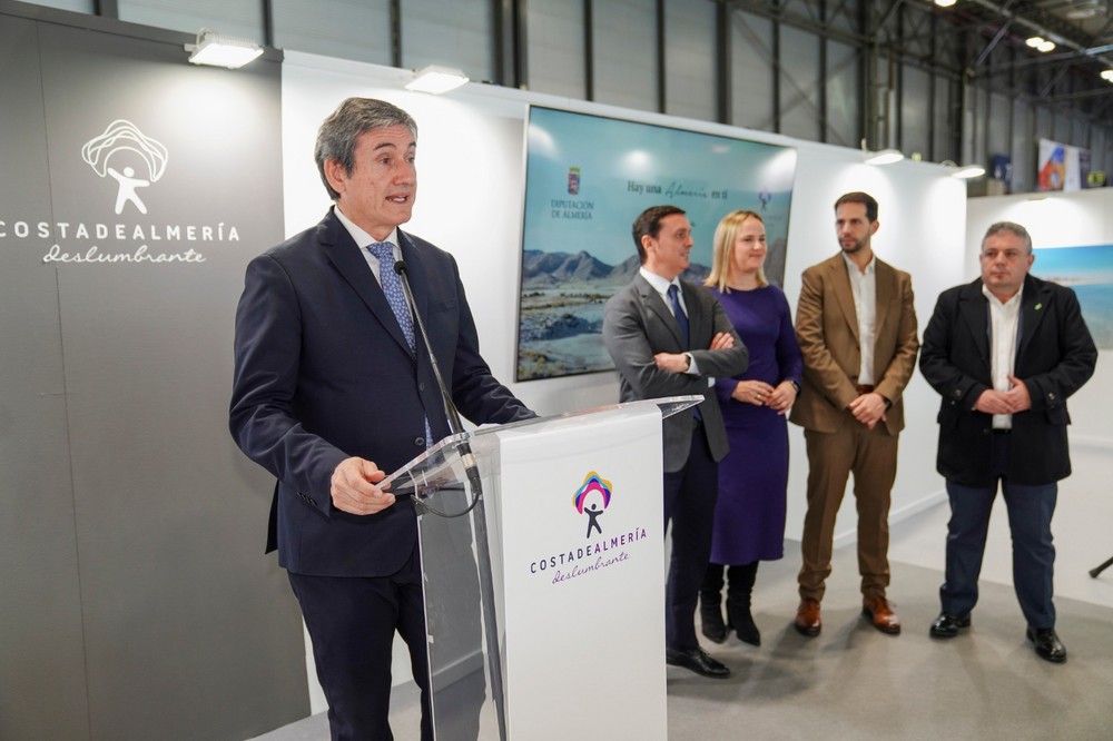 Adra invita a los visitantes a disfrutar de su gran patrimonio y ‘descubrirse feliz’