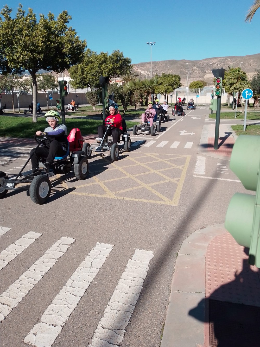 Casi un centenar de alumnos del CEIP Virgen de la Paz inauguran el segundo trimestre de Educación Vial