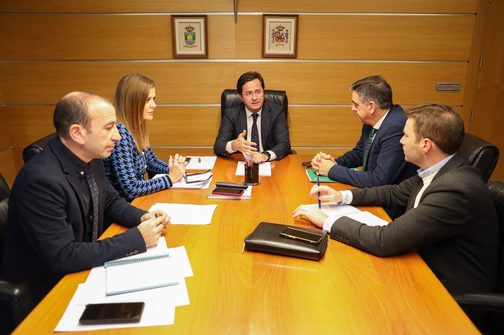 El director general de Políticas Migratorias visita el Ayuntamiento de El Ejido