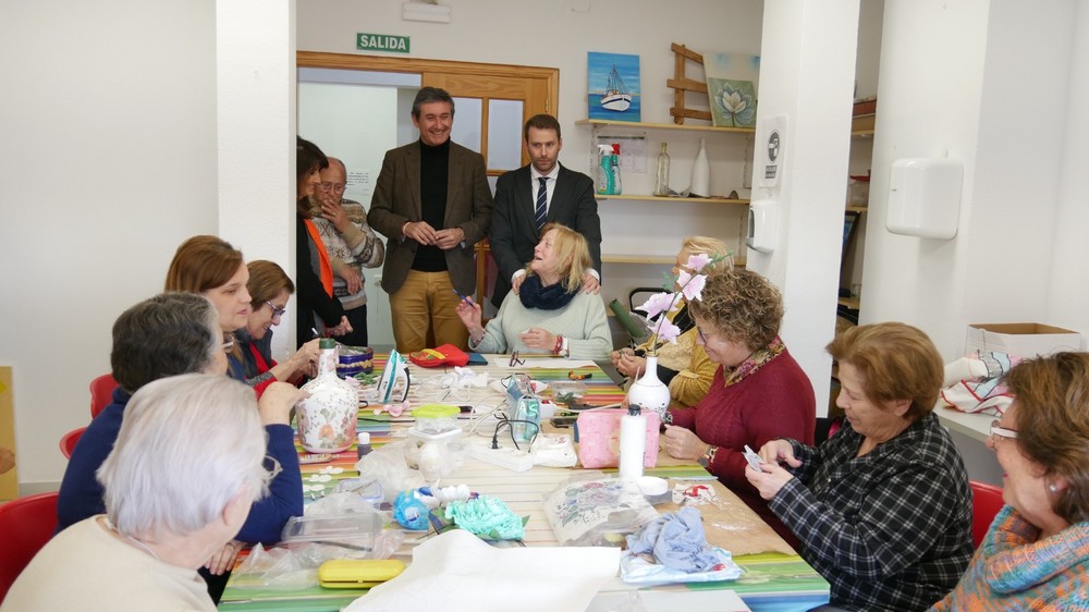 Cortés y Bellido destacan el dinamismo del Centro de Participación Activa de Adra y se comprometen a seguir impulsándolo