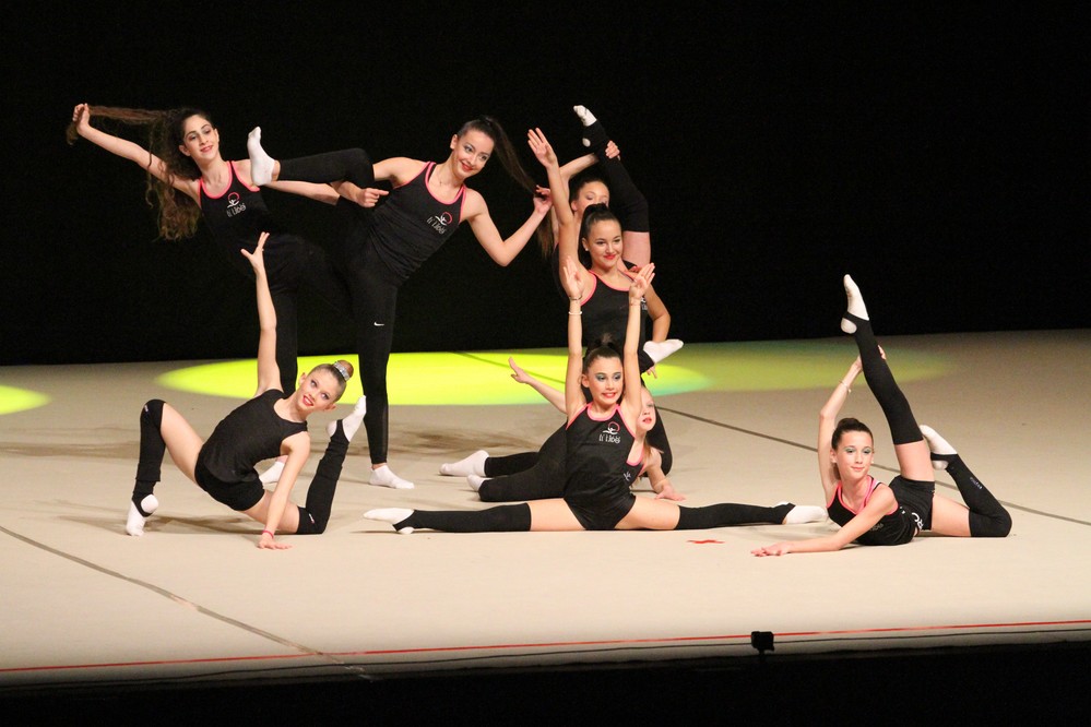Medio centenar de gimnastas participan en la nueva Gala de Gimnasia Rítmica El Ejido