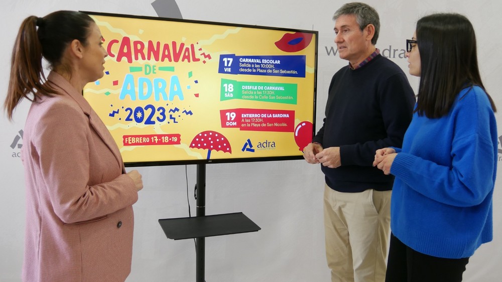 Manuel Cortés presenta el Carnaval de Adra 2023 que acogerá la ciudad del 17 al 19 de febrero