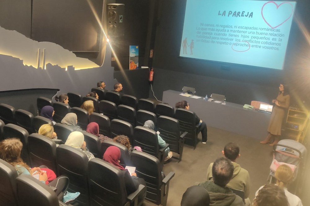 La Escuela de Familia de Adra celebra ‘Herramientas y estrategias para resolver los conflictos con nuestros hijos’