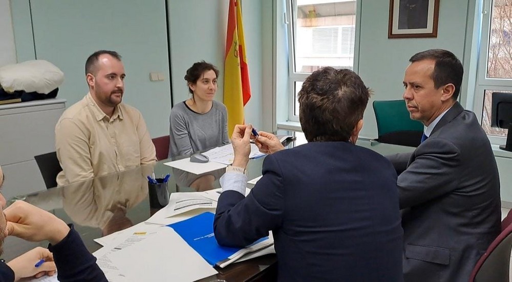 El subdelegado se reúne con la empresa que estudia las soluciones definitivas para acabar con la erosión en la playa de Balerma
