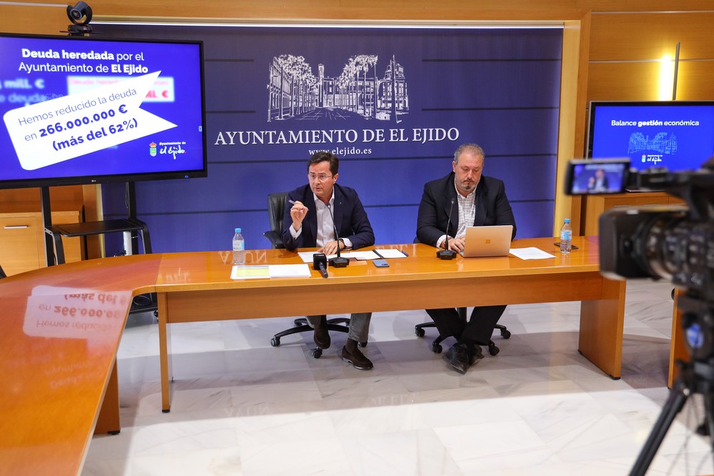 El Ayuntamiento de El Ejido ha reducido en 266 millones de euros la deuda heredada en 2011 que ascendía a 427 millones