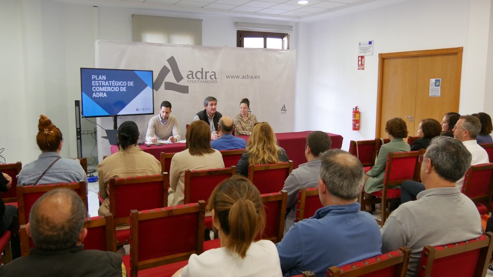 Manuel Cortés presenta un plan para fortalecer el sector comercial por más de 2,5 millones de euros