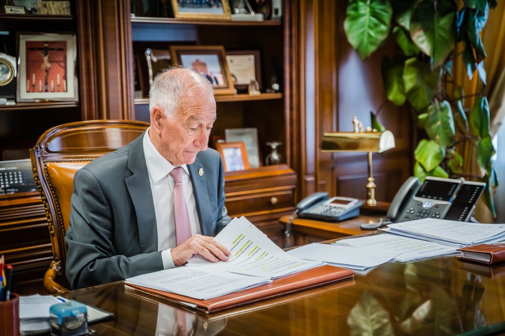 El alcalde de Roquetas de Mar recurre la Orden de la ministra de Transición por no tener en cuenta el carácter básico y esencial del servicio público de abastecimiento de agua