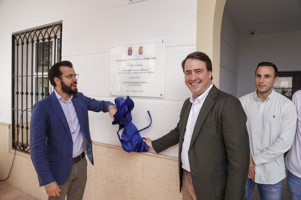 Enix inaugura la remodelación y embellecimiento de la Plaza de la Constitución