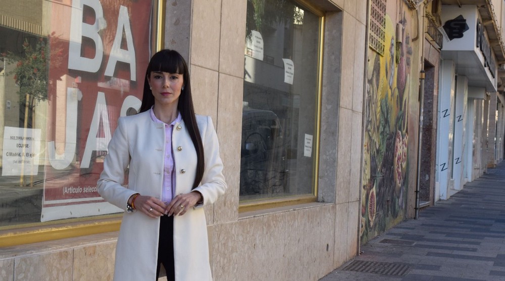 VOX El Ejido reclama medidas serias que incentiven el comercio local en lugar de carteles que “oculten” los negocios vacíos