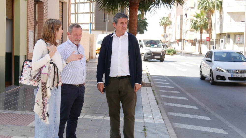 Adra invierte más de 2 millones en la mejora de más de 50 calles y 12 kilómetros de caminos en los últimos cuatro años