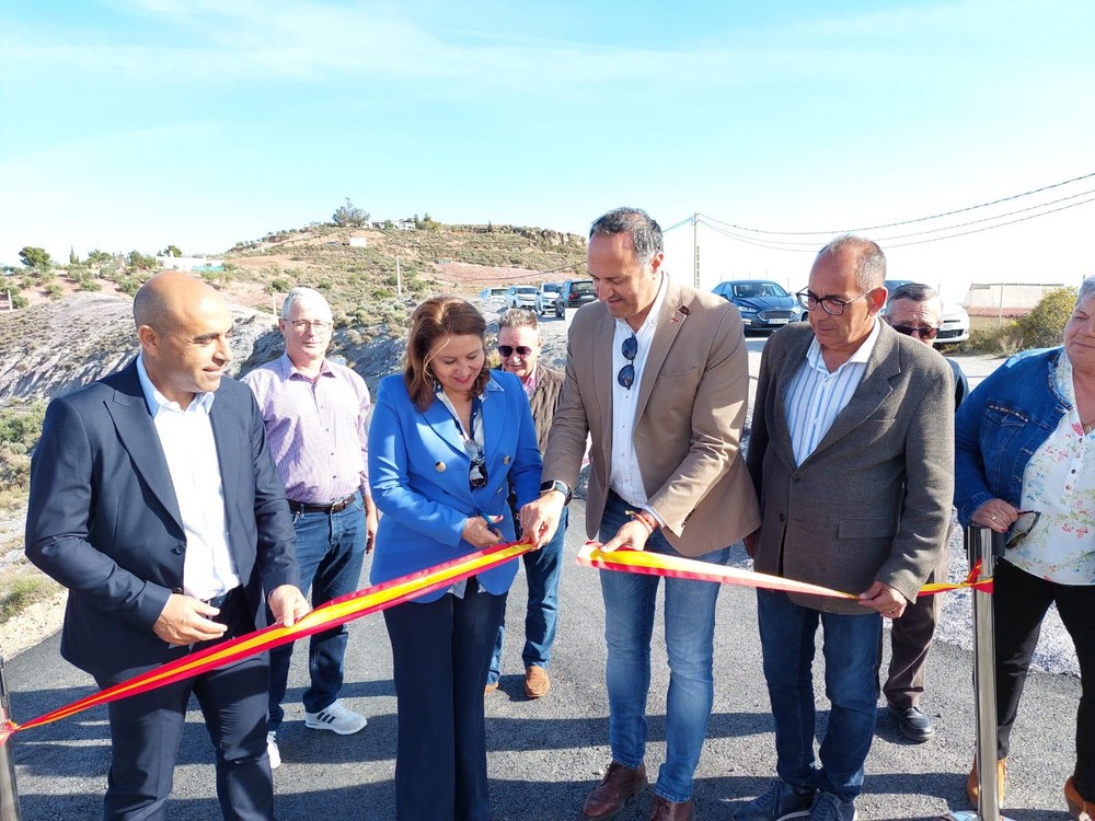La consejera Carmen Crespo inaugura el camino de La Chepa de Felix tras su modernización