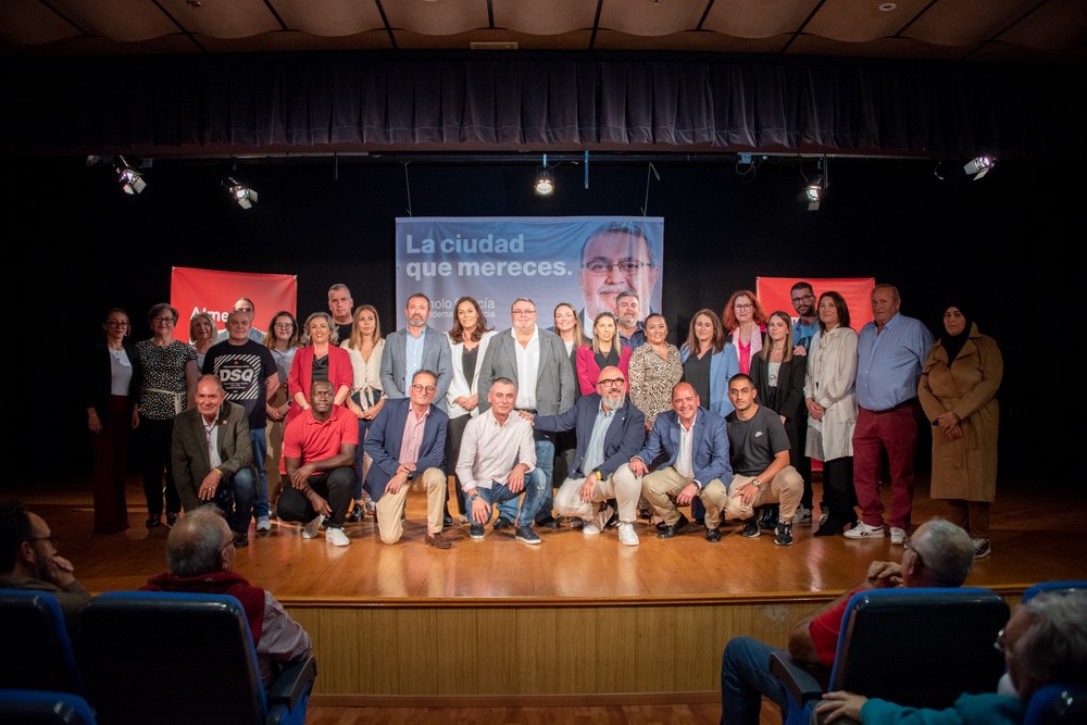 Manolo García llama a desterrar el “gris hormigón” en Roquetas de Mar y presenta su candidatura a la alcaldía