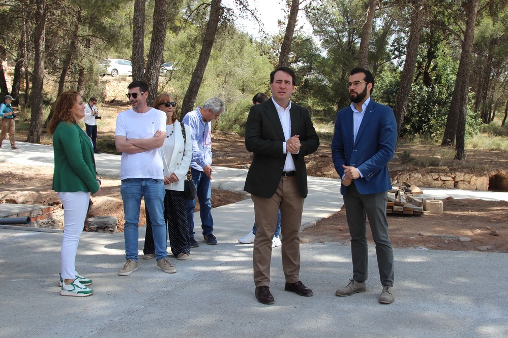 Fernando Giménez y Álvaro Izquierdo visitan las obras del merendero de Enix