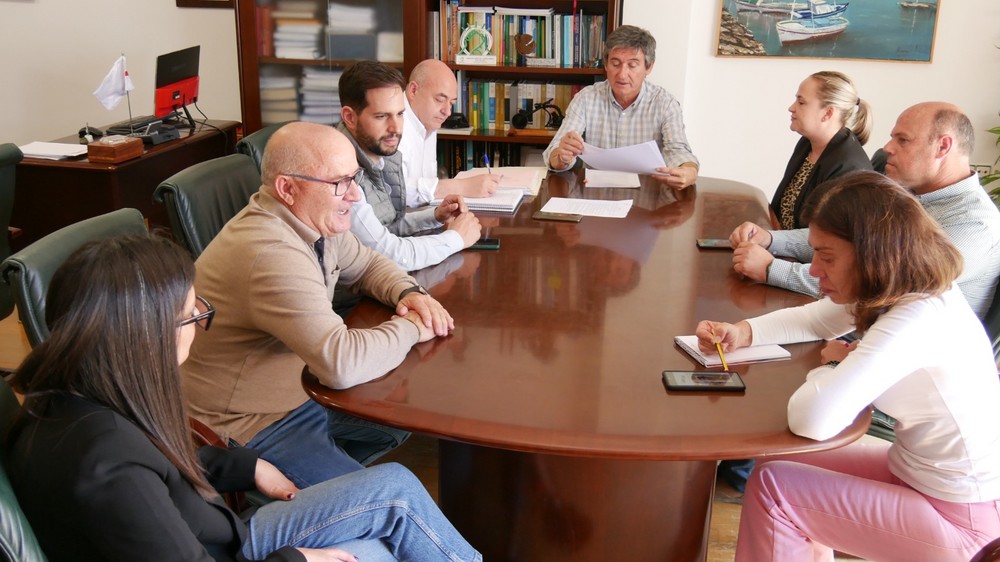 A licitación la instalación de nuevos elementos de juego infantiles en las playas de Guainos y El Lance de Adra