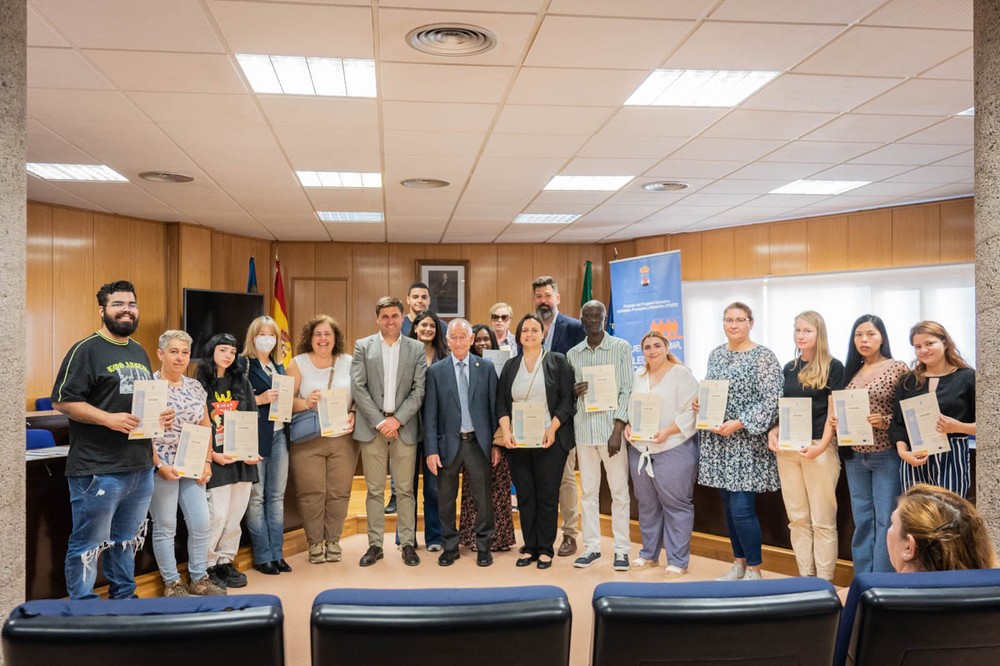 Amat entrega los diplomas a 18 alumnos de dos cursos de hostelería del Programa Operativo de Empleo