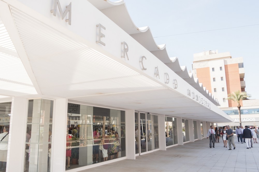 El Ayuntamiento de Roquetas saca a licitación los puestos vacantes de los mercados municipales de abastos