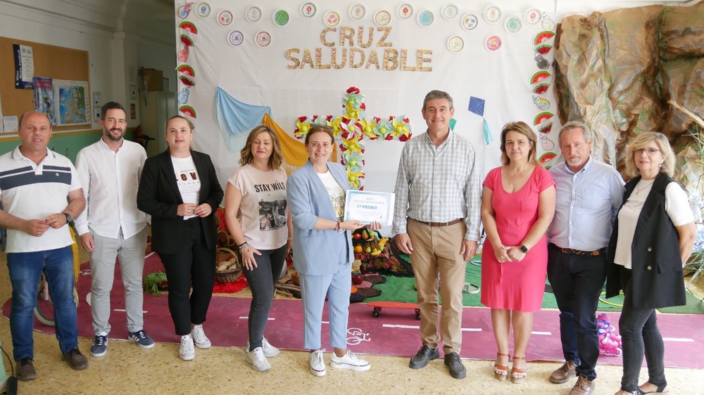 El CEIP Pedro Mena, ganador del concurso escolar de Cruces de Mayo de Adra 2023