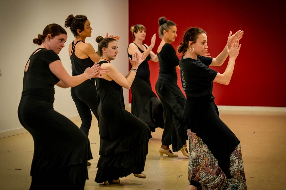 Clara Checa imparte un taller de danza durante dos días en la Escuela Municipal de Música de Roquetas de Mar