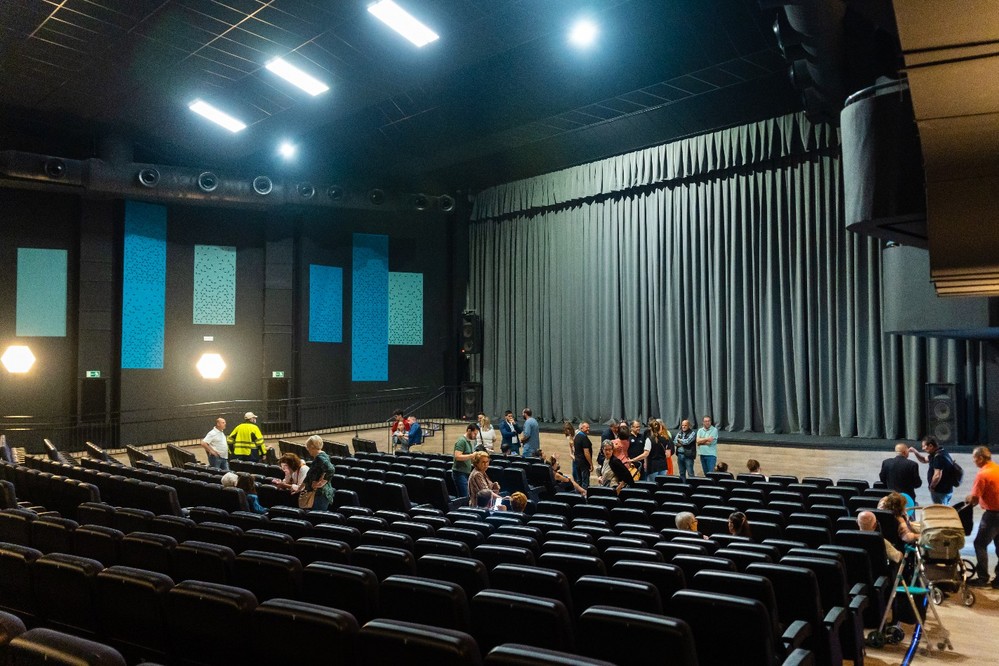 Un centenar de abderitanos visitan el Centro Cultural en su jornada de puertas abiertas tras las obras