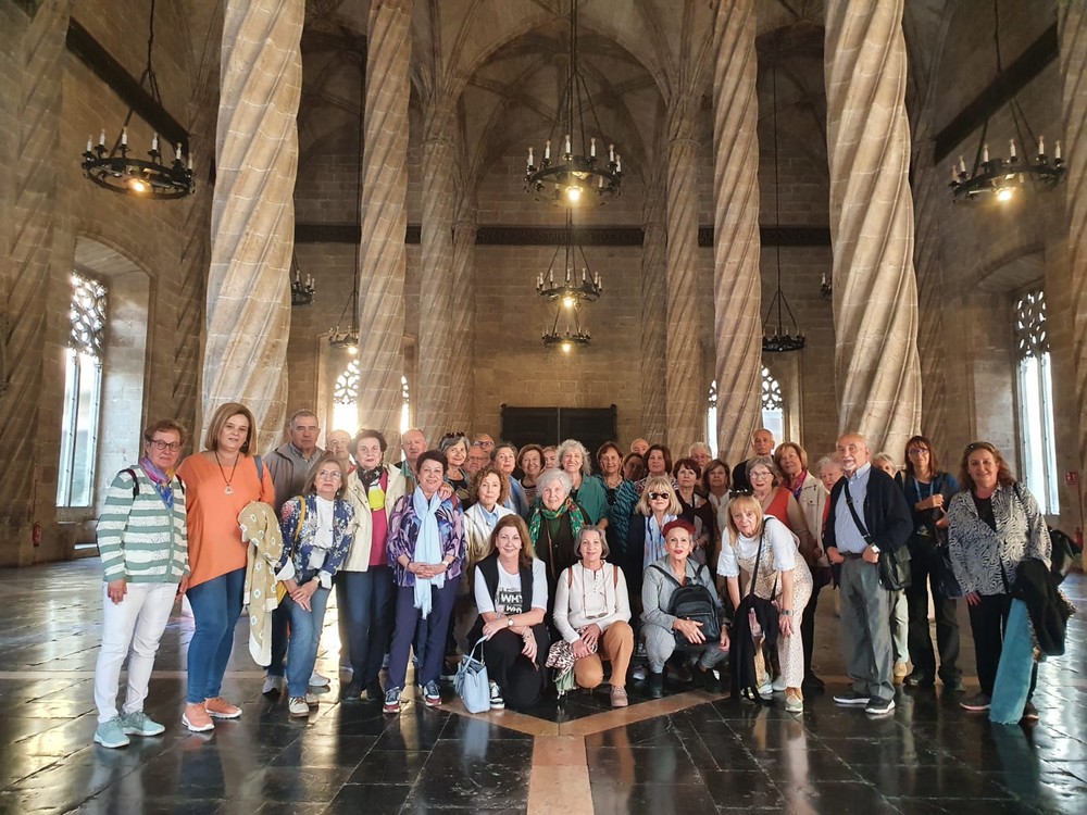 Los clubes de Lectura y usuarios de las Bibliotecas de Roquetas realizan una ruta literaria por Valencia
