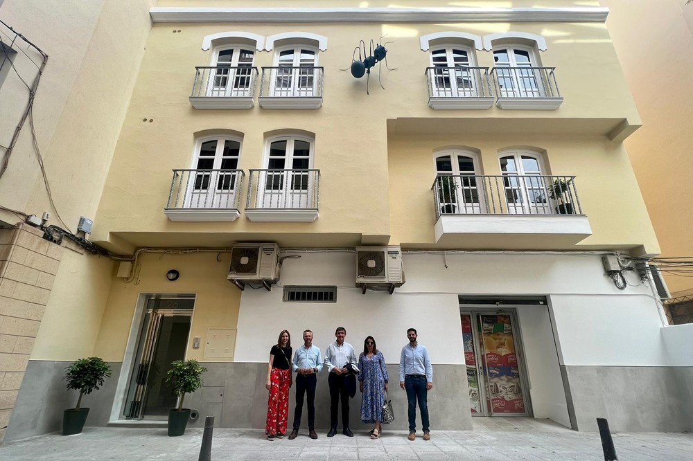 Abre nuevo alojamiento turístico en Adra con cinco apartamentos para hospedar hasta 20 personas