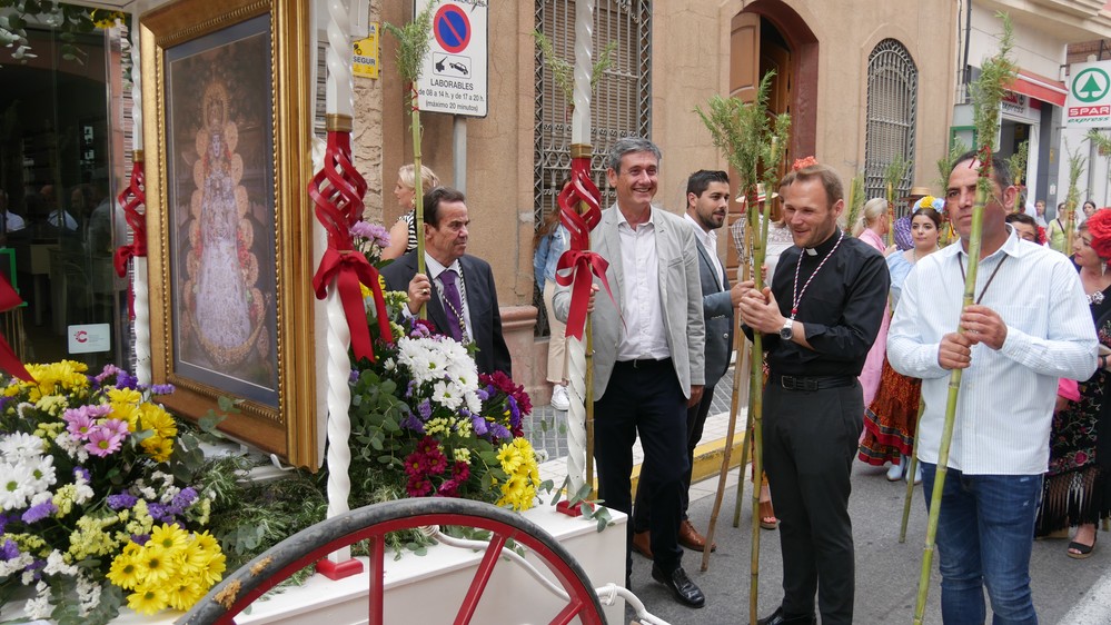 Adra rinde homenaje a la Virgen del Rocio con la 'II Pará Rociera' y una misa flamenca junto al mar
