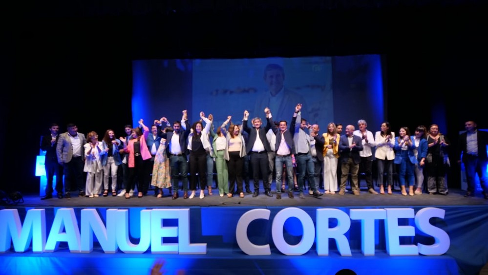 Manuel Cortés presenta un equipo con talento y experiencia para liderar el futuro de Adra
