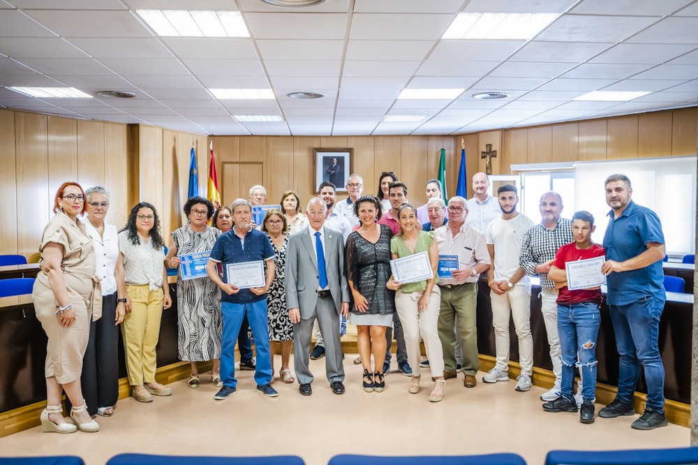 El alcalde entrega los premios del concurso de Cruces de Mayo organizado por el Ayuntamiento de Roquetas de Mar